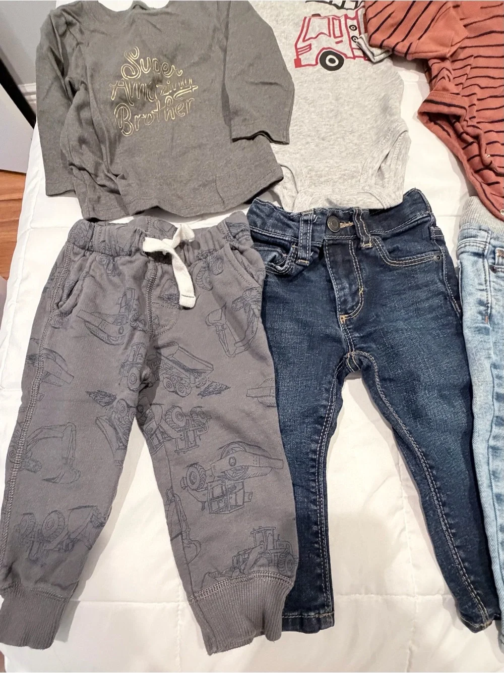 12M Baby Boy Bundle | Carter’s Old Navy Jeans & Bodysuits 9pc
